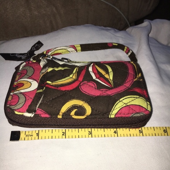 NWOT. Vera Bradley Wristlet. - Picture 4 of 5
